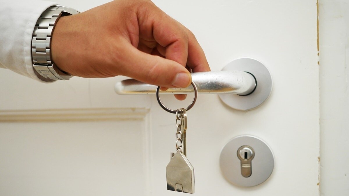 ▼堂哥發現爺爺生前也有買房給原PO時,大言不慚的要求應該讓他來暫住這間房,遭原PO拒絕。(示意圖/取自<a href="https://pixabay.com/photos/house-key-house-keys-property-4516177/"><span style="color:#000000;">pixaby</span></a>)