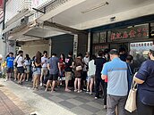 飄香90年將熄燈　戴記扁食大排長龍搶吃