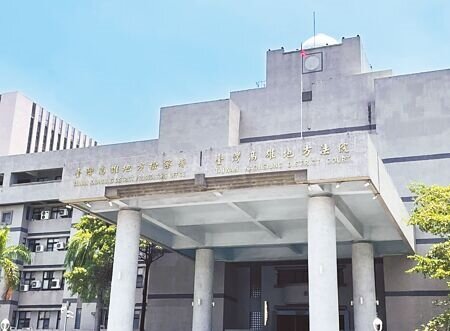 高雄地院法官判張男須賠女子25萬500元,可上訴。(本報資料照片)