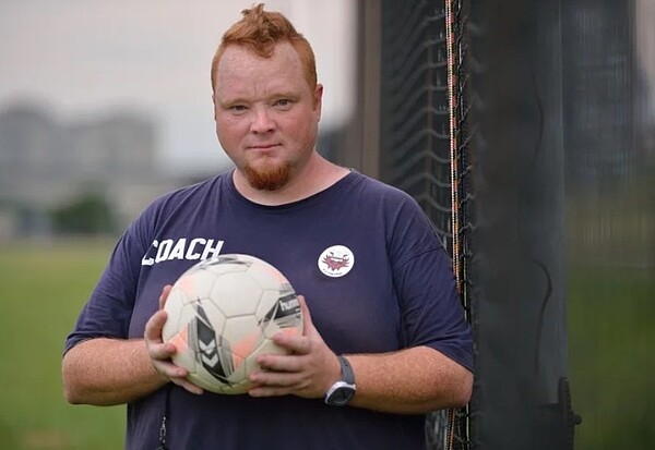 丹麥籍足球教練Johnni Nielsen擁有UEFA歐洲足球聯盟教練證,來台無償訓練學生。圖/F.C. Vikings 球隊提供