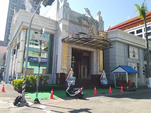 台中市金錢豹南七店傳出在本月底歇業,原址傳出由超級巨星KTV接手經營。圖/讀者提供