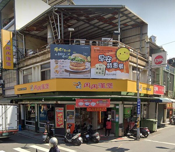 丹丹漢堡廣東店貼出公告歇業。圖/翻攝Google地圖