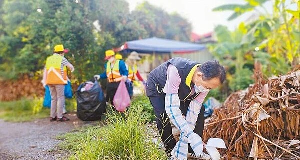 台南市成立登革熱稽督大隊,針對全市8個疫情熱區嚴格執行孳清稽查及督導工作。圖/登革熱防治中心提供