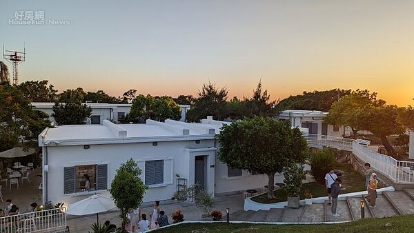 海岸線咖啡高雄燈塔店02