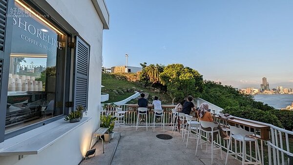 海岸線咖啡高雄燈塔店01