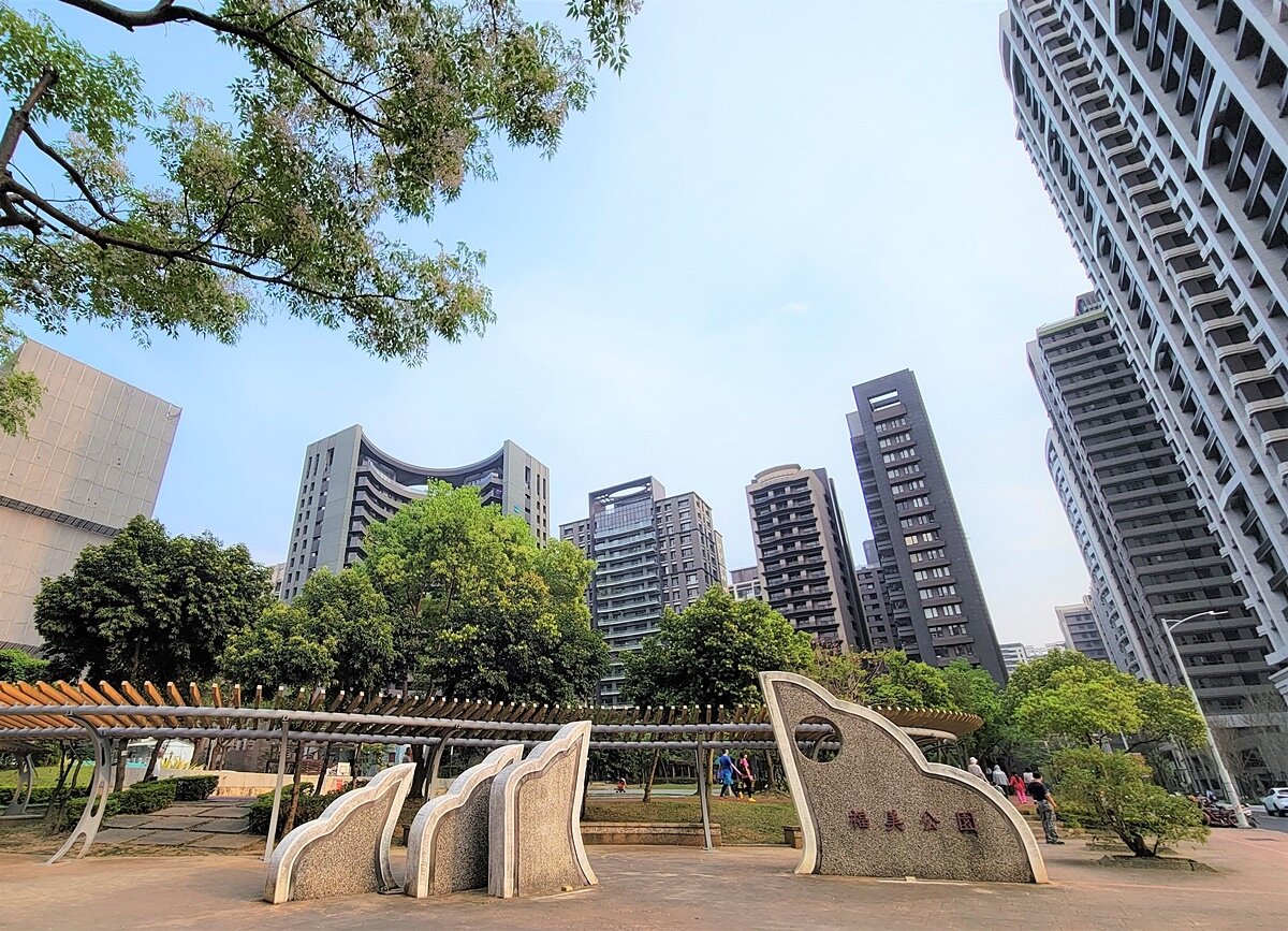 7月新北房市交易移轉棟數月減7.1％，以新莊、新店、淡水減少較多，房市仍偏保守與觀望。陳炳辰分析，預期今年勢必跌破30萬棟，更有28萬棟保衛戰可能性。圖／新北市地政局提供