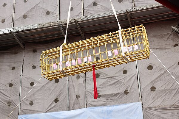 國軍桃園總醫院新建醫療大樓今(1)日舉行上梁典禮。圖/桃園市政府提供