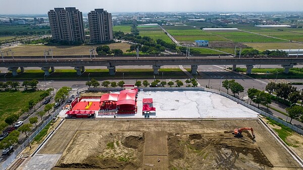 嘉義市近年在「AI創新應用研發中心」、「無人機航太園區」,以及「馬稠後產業園區」等重大建設帶動,區域房市也獲得顯著表現;圖為高鐵嘉義站周邊。記者/陳美玲攝影