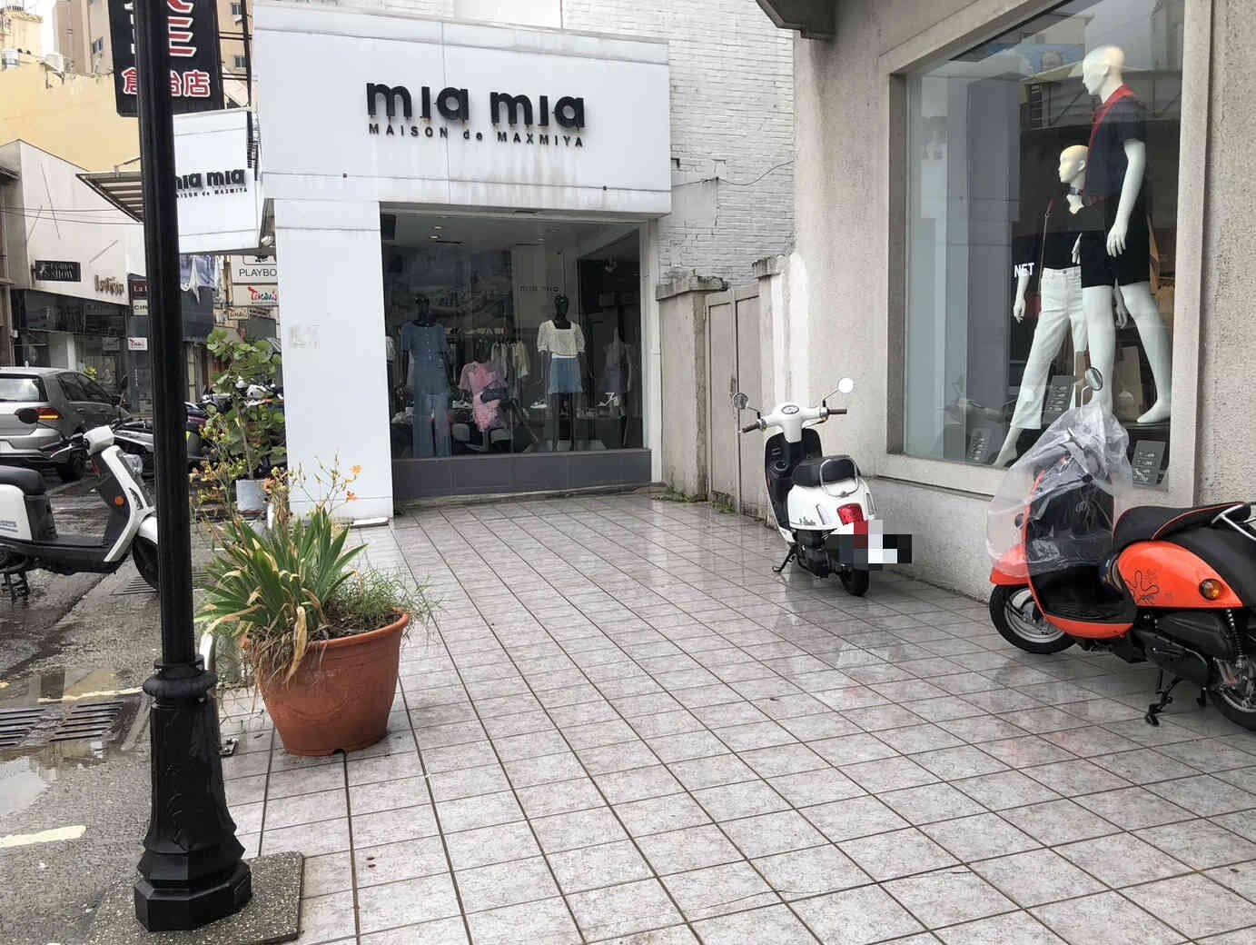 彰化市連鎖服飾店「NET」部分騎樓地將由縣府代為標售,每坪價格高達74萬。記者林敬家/攝影