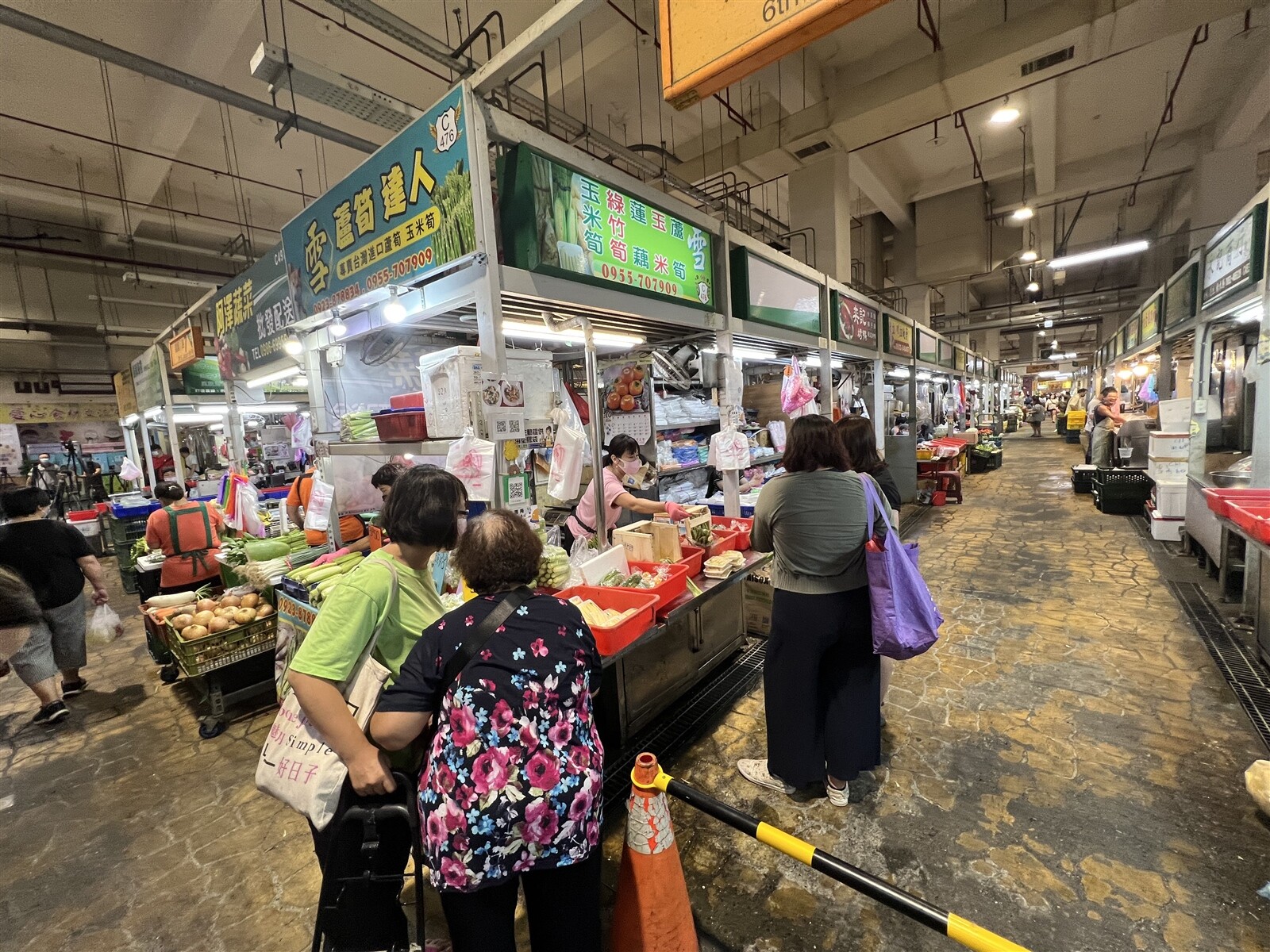 建國市場是台中最大公有零售市場，共711攤，販售生鮮食材多元，可與大賣場競爭。記者陳秋雲／攝影 