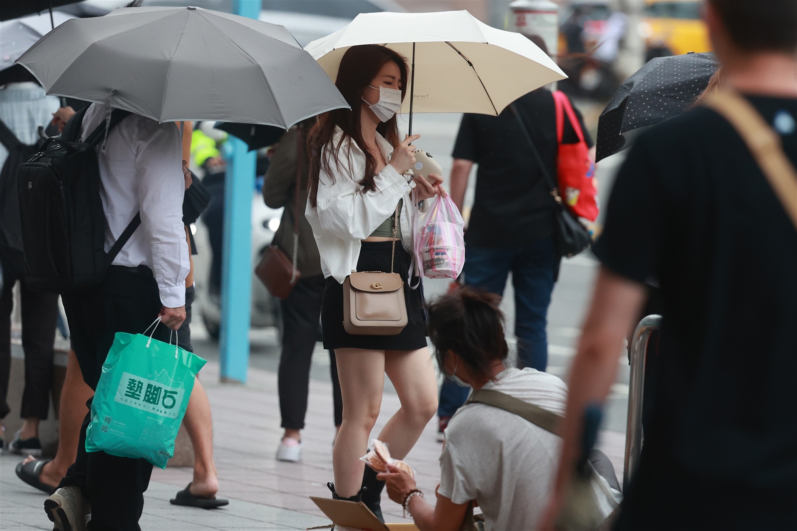 卡努颱風步步進逼，台北市、新北市與桃園、宜蘭已宣布3日停班停課。記者蘇健忠／攝影 