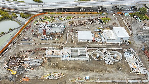 屏縣府推動汙水下水道至今28年,目前有屏東市、恆春鎮、潮州鎮、東港鎮、內埔鄉等5大系統正建設中。(屏縣府提供/謝佳潾屏東傳真)