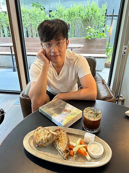 「焦糖哥哥」陳嘉行從演藝圈轉往政界。圖／翻攝自焦糖哥哥臉書
