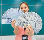 台幣爆量續貶壓力大