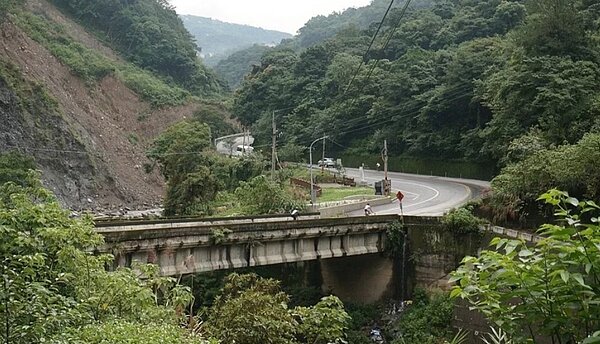 南投縣仁愛鄉台14線人止關仁愛橋路段,是埔霧公路的必經道路。圖/公路總局提供