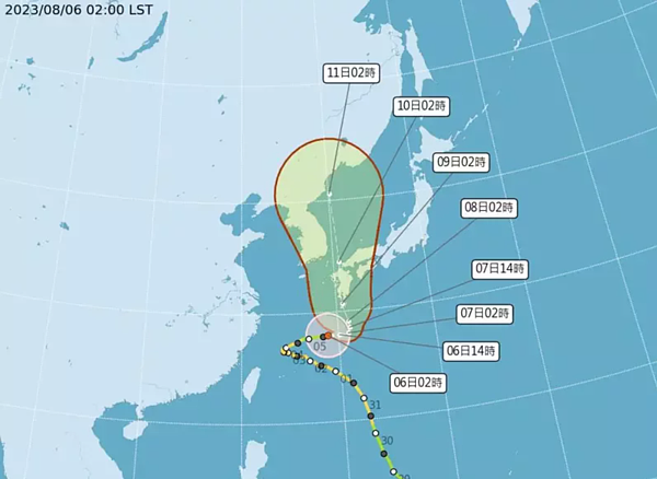 輕度颱風卡努今天凌晨2時的中心位置在琉球北北東方220公里海面上（台北東北東方800公里海面上），以每小時8公里速度，向東進行。圖／取自氣象局網站