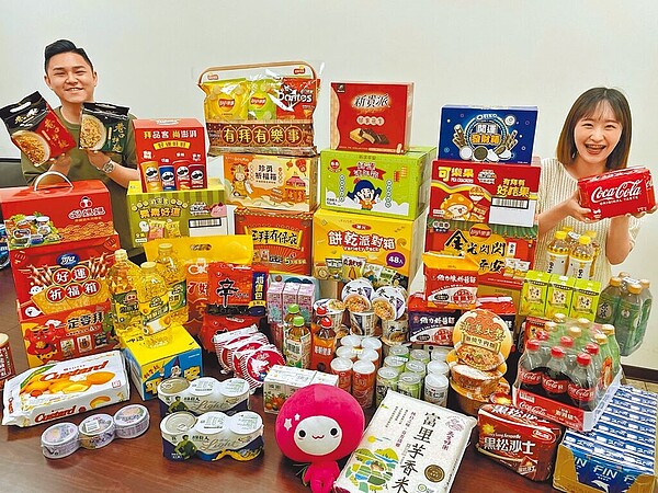 momo強打「中元澎派祭」。千大品牌、萬項人氣零食乾貨、水飲、米麵下殺5折起。(momo購物網提供)