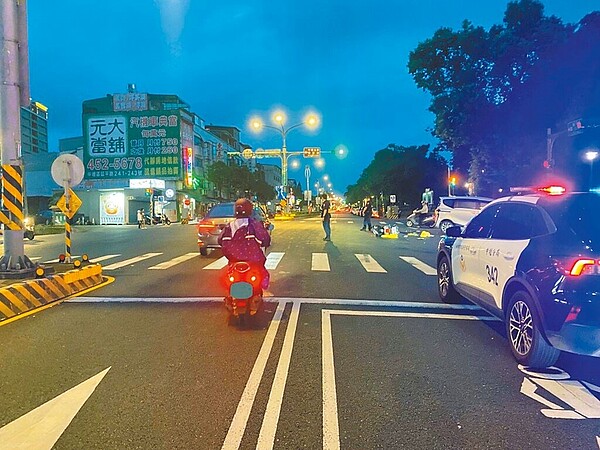 桃園警方統計,道路交通管理處罰條例修正案上路後,至7月31日嚴重超速機車466件、汽車606件,與去年相比減少23%。(警方提供/賴佑維桃園傳真)