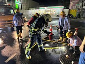 路口人孔蓋冒煙又停電！　彰化居民驚嚇「什麼要爆炸了？」台電緊急回應