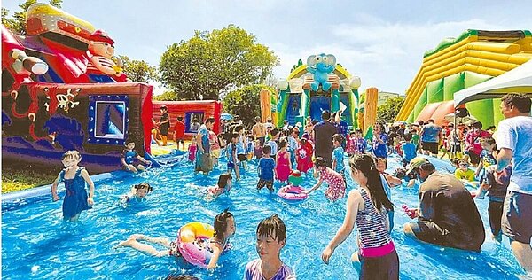 去年10月疫情趨緩國境開放，住宿於高雄的外籍旅客共3.5萬人，而今年6月已成長近3倍，增至9.2萬人。（圖／高市府觀光局提供、洪浩軒高雄傳真）