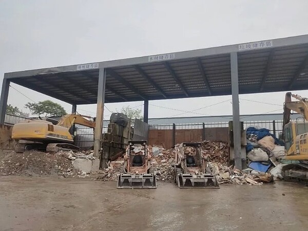 新北市目前25家棧場業者提出合法化申請，已通過9家貯存場及2家處理廠。圖／新北市環保局提供
