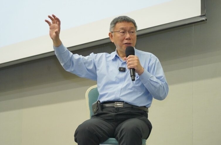 ▼柯文哲指出南部月薪4萬元,生活太慘。(示意圖/翻攝自柯文哲臉書)