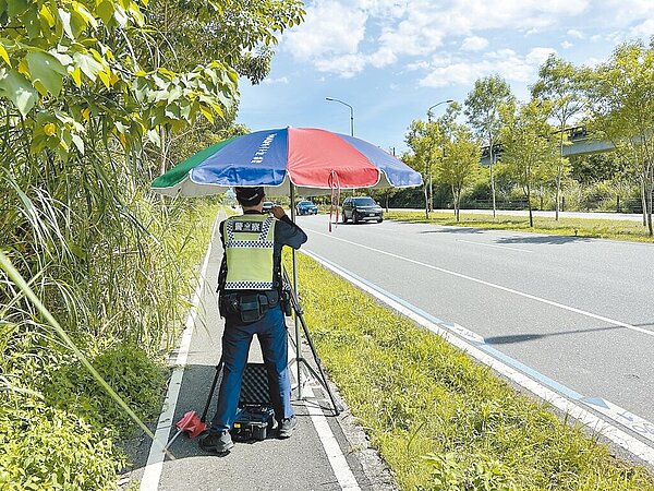 花蓮縣警察局鳳林分局即日起在台9線、台11線共10處易肇事路段,架設移動式測速照相,不定時取締超速違規車輛。(花蓮縣警察局鳳林分局提供/羅亦晽花蓮傳真)
