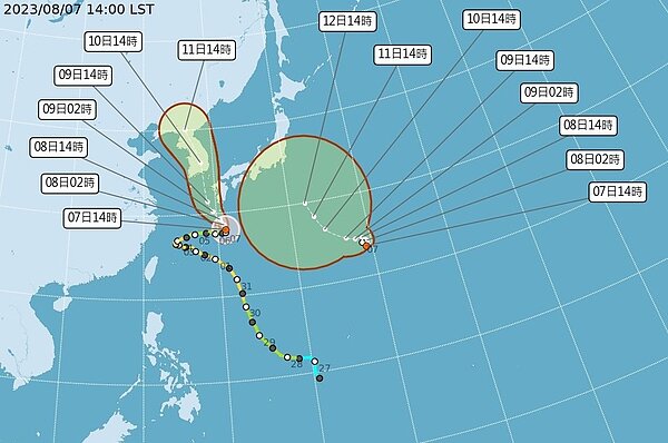 目前位在台北東方2800公里海面的熱帶性低氣壓，最快明天白天生成為第7號颱風「蘭恩」，推估成颱後直接朝北，往日本移動。圖／中央氣象局