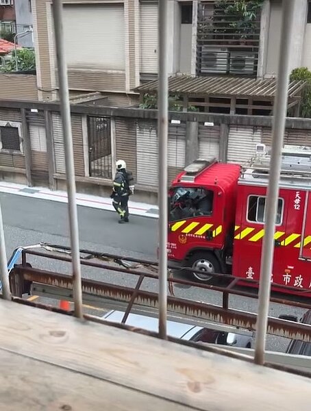 台北天母於今（8）日上午傳出停電消息。圖／擷取自記者爆料網