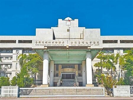 
陳姓男子和女友上網應徵「美國餐廳助手」一職，飛到美國才發現工作內容竟然是「白天蓋房子、晚上洗盤子」，2人逃回台灣後報警提告。高雄地檢署偵查後發現，代訂機票的丘姓女子並無不法。（本報資料照片）
