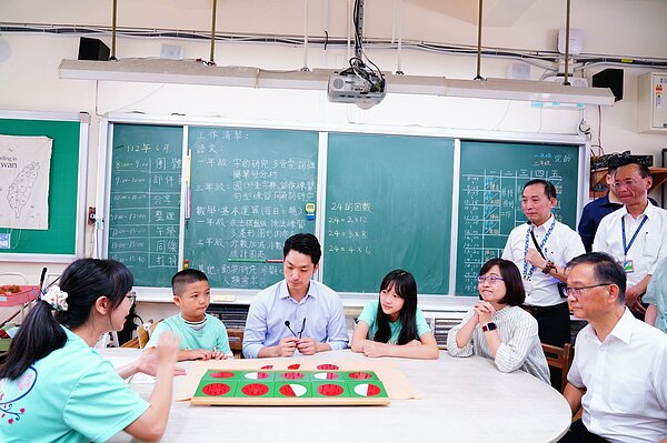 未來忠義國小與萬華幼兒園等蒙特梭利教育單位整合辦學,成為全國第一座0至12歲跨學程蒙特梭利實驗教育園區。圖/教育局提供