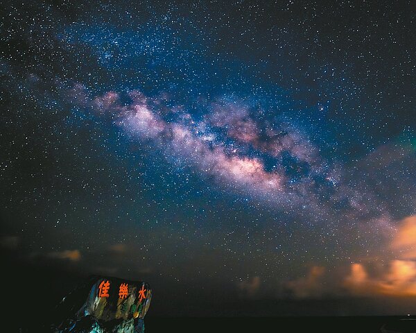 年度三大流星雨之一的英仙座流星雨,本周將迎來最大值。圖/屏東縣政府提供