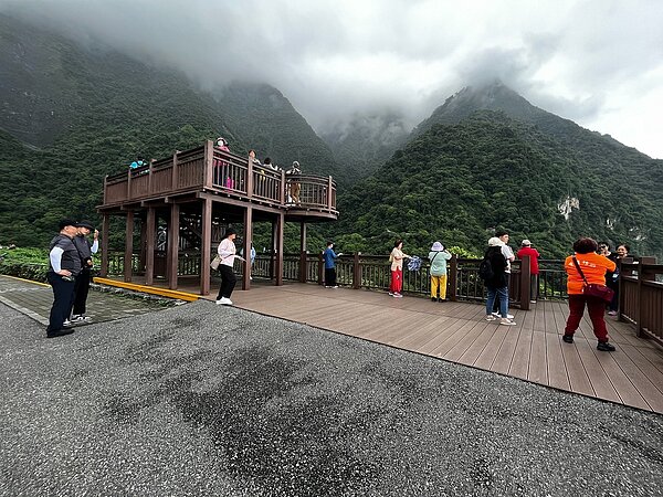 大陸未開放陸客來台，花蓮清水斷崖遊客稀少。本報資料照片