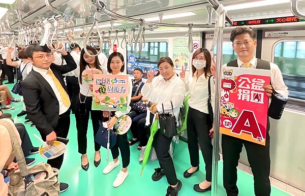 歡迎民眾8月18日搭乘捷運到市政府前廣場參加捐血活動,一起節能減碳做公益,完成捐血後,更加碼贈送面額100元的園遊券給捐血民眾。圖/永慶房產集團提供