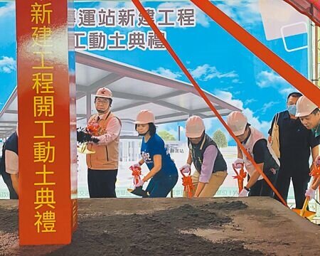 台南市長黃偉哲(左一)10日主持永康轉運站動土開工儀式。(曹婷婷攝)