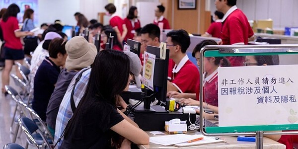 台北國稅局表示,稅捐稽徵機關都設有納稅者權利保護官,民眾如果遇到稅捐爭議,都可向稽徵機關提出申請。圖/中時報系資料照