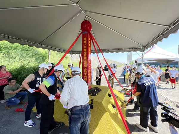 雲林縣埤麻大排水患治理計畫及新建護岸工程昨天動工，預定明年6月完工。記者陳苡葳／攝影