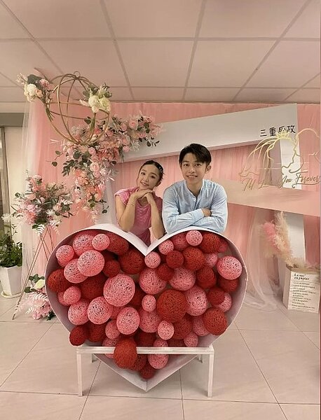 賴慧如與男友登記結婚。圖/大藝娛樂提供