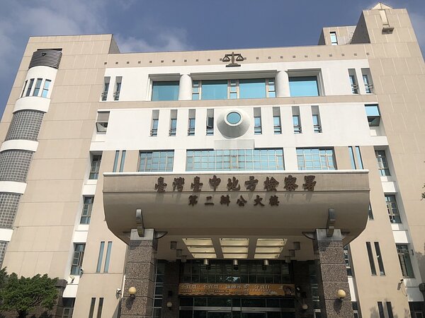 台中地檢署昨天搜索大立光公司。記者曾健祐/攝影