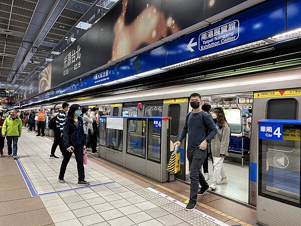 多數人認為，北捷禁止飲食的原因是怕破壞車廂整潔，但真正原因是怕有小動物。圖／聯合報系資料照