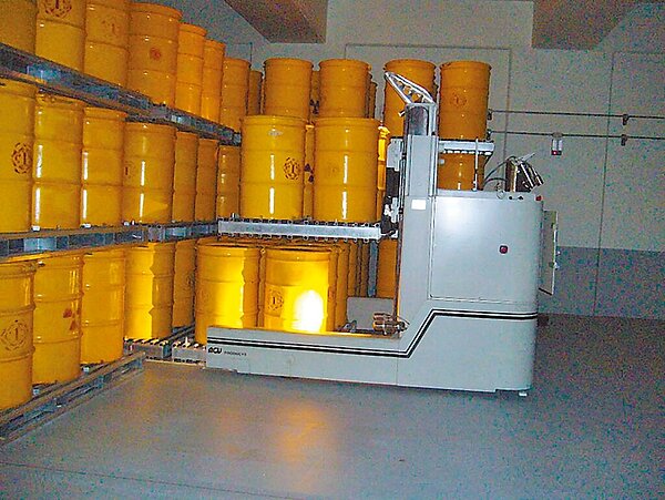 核一廠低階核廢料桶。(圖:台電提供)