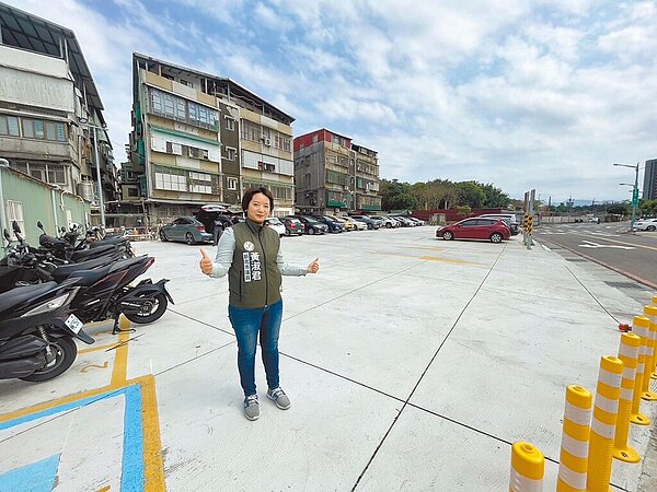 新北市議員黃淑君表示,新北市轄內公共路外停車場數有268處,但服務人力僅有260人,流動率高,要求成立停管處。(新北市議員黃淑君提供/陳慰慈新北傳真)