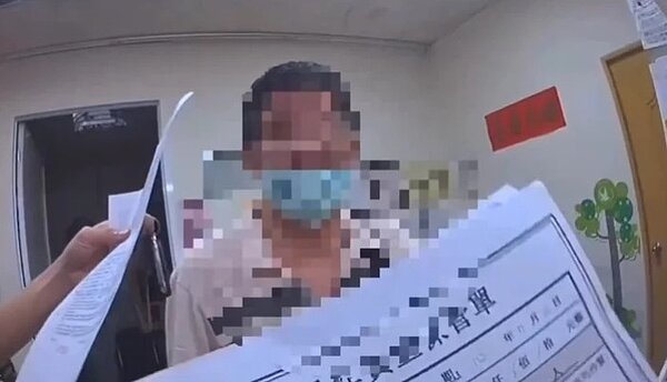 陳姓老翁被騙走26萬元，找代書要用房屋質押貸二胎，幸好代書機警，馬上請警方協助，避免老翁受騙。記者林保光／翻攝

