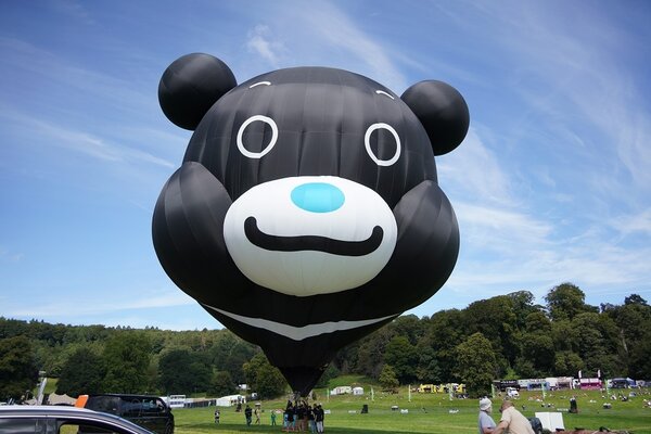 臺北熊讚熱氣球首次參加英國布里斯托國際熱氣球節。圖／觀光傳播局提供