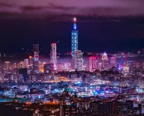 內湖碧山巖夜景。圖/引用自「北市景點票選活動-台北私房景點總點名」網站