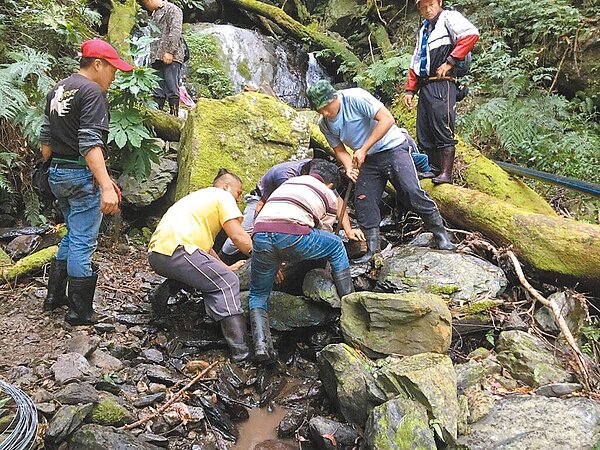 桃園市簡易自來水系統水質檢測多數不合格,原民局加強宣導部落飲用水務必煮沸殺菌。(桃市原民局提供/呂筱蟬桃園傳真)