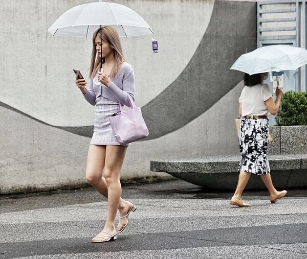 中南部清晨有局部降雨的機率,午後局部地區有陣雨或雷雨,範圍雖縮小,其中仍有大雷雨發生的機率。本報資料照片