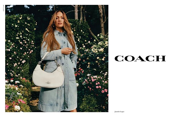 旗下擁有包括Coach、Kate Spade和Stuart Weitzman的Tapestry集團將以約約2,720億元買下Versace、Jimmy Choo和Michael Kors的母公司Capri控股,成為今年度最大的精品收購案。圖/摘自Coach facebook