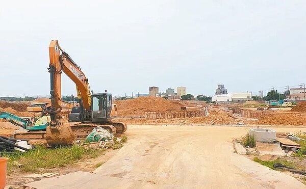 桃園航空城正在動工興建,交通部民航局昨表示,搬遷戶若明年10月前自動搬遷,將加發10%建物補償費獎勵金、30萬元租金補貼及1份人口搬遷費。不過地方民代不領情,揚言抗爭到底。圖/聯合資料照