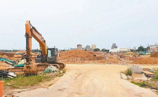 桃園航空城正在動工興建，交通部民航局昨表示，搬遷戶若明年10月前自動搬遷，將加發10％建物補償費獎勵金、30萬元租金補貼及1份人口搬遷費。不過地方民代不領情，揚言抗爭到底。圖／聯合資料照